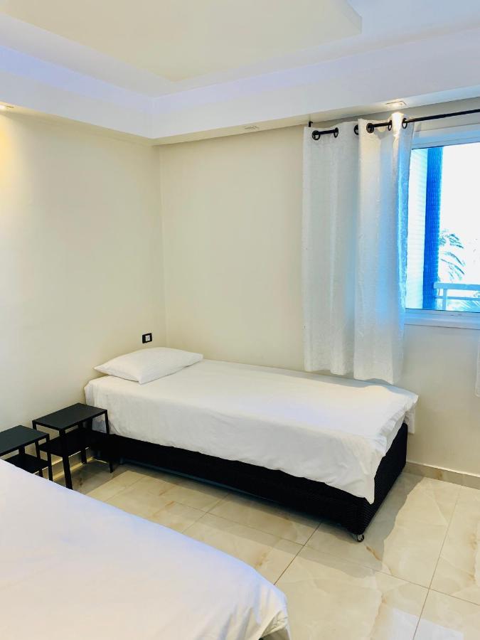 Royal Beach Front Apartments Netanya Eksteriør billede