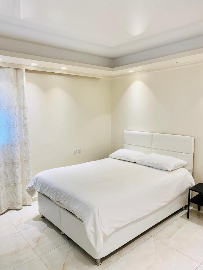 Royal Beach Front Apartments Netanya Eksteriør billede