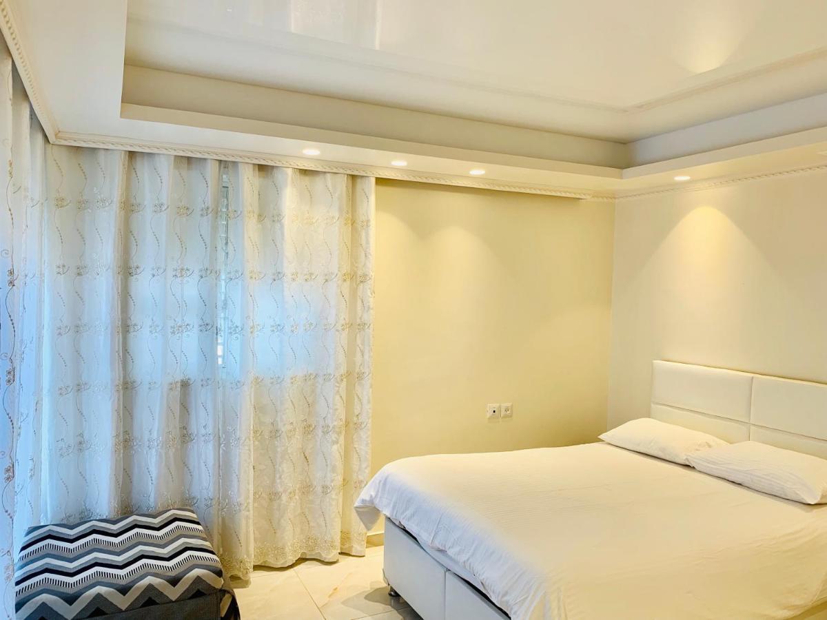 Royal Beach Front Apartments Netanya Eksteriør billede