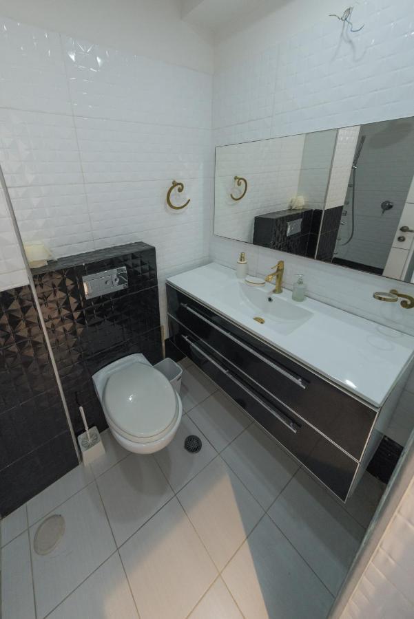 Royal Beach Front Apartments Netanya Eksteriør billede